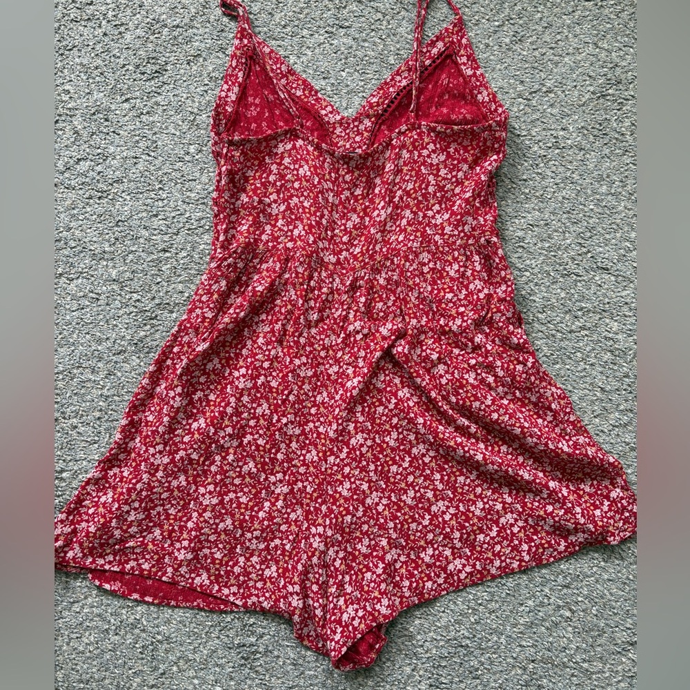 Medium American Eagle Red Floral Romper - Picture 5 of 12